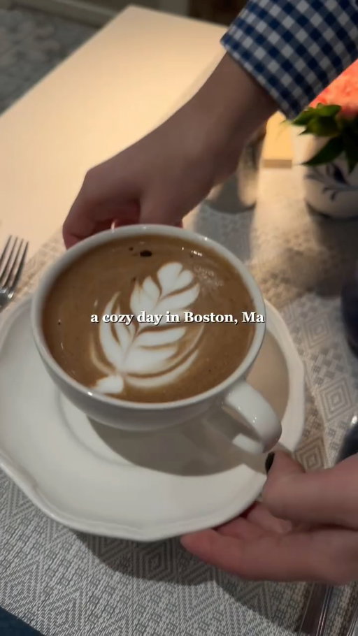 Counting down the days for cozy winter days in Boston, so magical during this time of the year 🥹🤍