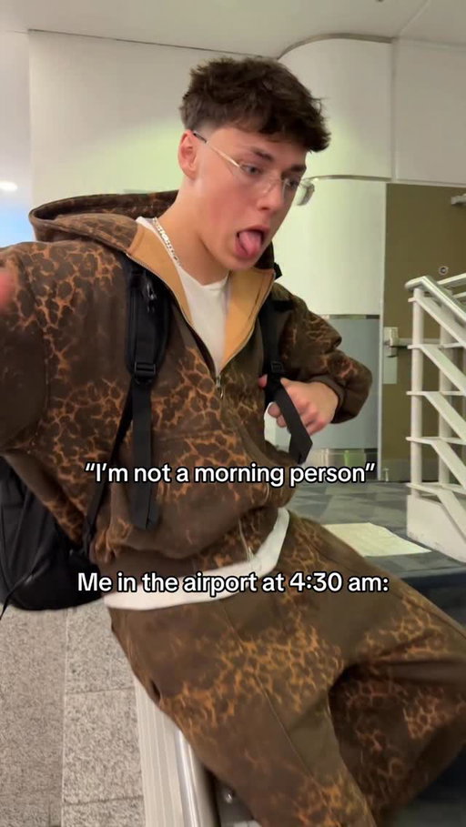 Who’s in cancun right now 🤪 

•

•

•

•

•#relatable #airport #travelling #fun #funny