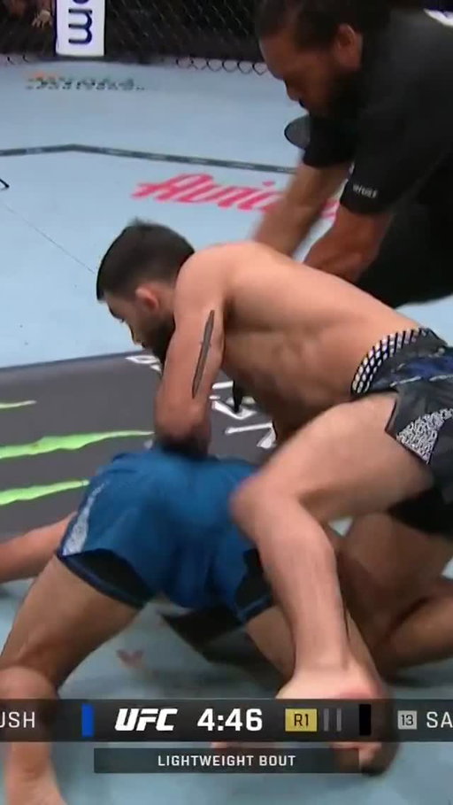😱 Il ne lui a pas laissé le temps !!!
＠benoitst_denis s'impose par KO au premier round au #Vechain #UFC322