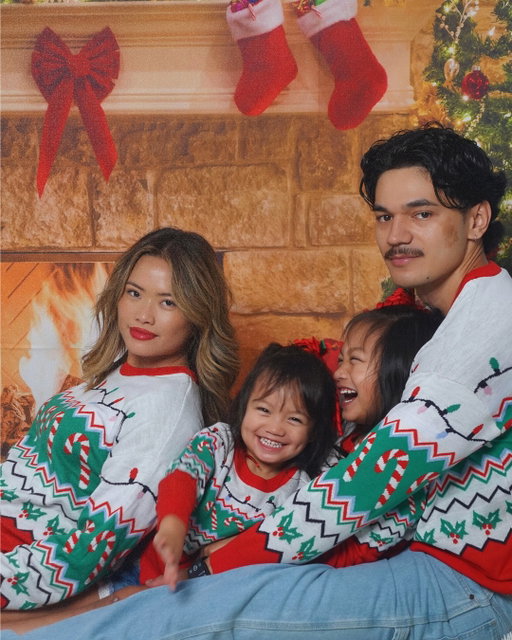 Awkward Xmas photoshoot is officially ticked off the bucket list 😂🎄

Want your own awkward photos? We’re running Awkward Minis on November 23rd from 9–5pm at @salastud.io 

Check the studio’s IG highlight for updated availability and DM the studio page to book 📸