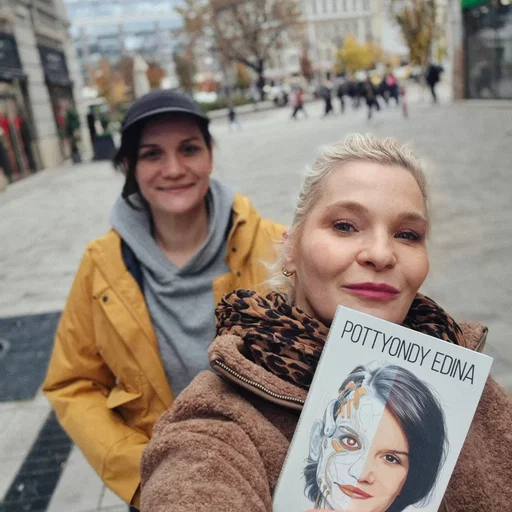 Látod, @nematellerede mondtam, hogy bénán szelfizek, életlen lettél, pedig neked kellett volna jól  látszani a képen 😬 Nem baj, a lényeg éles. A könyved, amit tegnap kezdtem olvasni, és élveztem, minden sorát. Gratulálok hozzá, és remélem, a következő időszakban a legnagyobb bajod, az lesz, hogy egy pillanat alatt elkapkodták mindet. 
Szóval, gyerünk, tök jó Mikulás,és kariaji🎅 @nematellerede te pedig írj, csinálj új estet, meg, amit csak tudsz, mert az mindenkinek jó. ( jó, nem teljesen, de majdnem mindenkinek🤣💪) 
#ajándek #ajánlás a legjobb szívvel