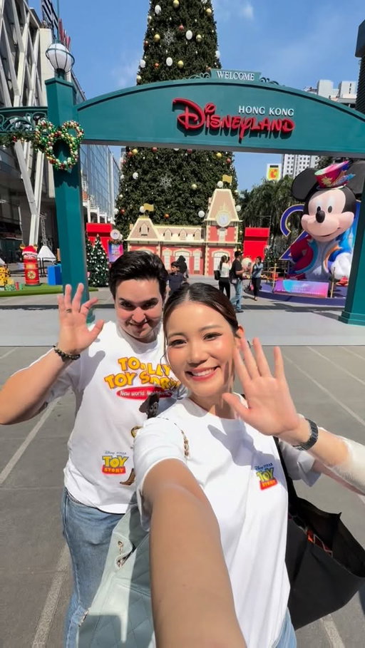 #PQReview Disneyland มาที่ไทยแล้ววว ลานด้านหน้า #Centralworld 🥳
พาไปดูโซนๆต่างๆและโซนที่คนต่อแถวเยอะมากคือบ้าน stitch เผื่อใครอยากรู้ว่ามีอะไรในนั้นแต่ไม่มีเวลาต่อแถว ตามมาดูได้เลยค่ะ😊

#TheMagicalStarsatCentralWorld #CTWmagicalstars2025 
#CentralPattana #Disney