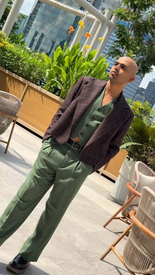 ✨ Just wrapped up one of my most surreal style journeys!
2 days of fittings at Paul’s Fashion by Mike Ts, right in the heart of Bangkok, and in just 4 days they made a custom piece that feels like it was stitched from my dreams.
.
.
What I loved:
.
The craftsmanship is next-level — classic bespoke tailoring, but with so much personality. 
.
They give you access to truly luxury fabrics — think Italian wool, premium silks, even Egyptian cotton. 
.
Their legacy feels real — a family-run tailor since 1994, now run by Mike Gulati. 
.
Speed without compromise: they deliver custom clothes in just 2–4 days if you need it fast. 
.
.
If you’re ever in Bangkok, this is the place to go for something truly yours. 
Drop by:
📍 973 President Tower Arcade Lobby, Phloen Chit Rd, Lumphini, Pathum Wan, Bangkok 10330 
.
Big thanks to the Paul’s Fashion team for making a tailor-made dream happen. 👔✨
.
(custom tailor bangkok luxury menswear bespoke suit custom made clothing bangkok fashion pauls fashion bangkok tailor mike ts premium tailoring designer suit bangkok mens style inspo fashion reel 2025 traveler style cinematic reel)
Hashtags
#Bangkok #PaulsFashion #MikeTs #continentalbangkok #CustomMade #LuxuryTailoring #BangkokShopping #LuxuryMenswear #MensStyleGuide #TailorMade #TravelInStyle #BangkokDiaries #FashionReels #StyleInspo #LuxuryLifestyle #CustomFit #TravelFashion
