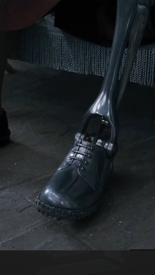 A Harry Potter's VFX MISTAKE that MADE the movie!

We can only guess that the editor working on that scene overlooked the detail on their monitor and therefore never sent it to VFX to be worked on.

Did you ever notice this misstep in Harry Potter and the Goblet of Fire?