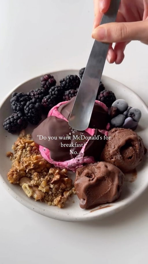 BIG news! My thick yogurt guide ebook is finally here🫶🥹

You’ll find the recipes for all these yogurt bowls in my ebook — link’s in my bio!🔗🍵

What’s your go-to yogurt combo? I wish Instagram allowed us to add photos in the comments, I’d love to see your yogurt creations!

BTW, I love a homemade savory breakfast, and most of the time I prefer having my dry yogurt bowls as a midday snack. But when I do crave them for breakfast, it’s the best thing ever — so fresh and it keeps me energized for hours🤝

The ice cram on the side is sugar free ice cream made with my @ninjakitchen ninja creami🍨

#dryyogurt#strainedyogurt#greekyoghurt#greekyogurt#greekyogurtbowl#yogurtparfait#ninjacreami#ninjacreamirecipes#breakfast#breakfastideas#breakfastbowls#breakfastinspo#glutenfreedessert#matchaholic