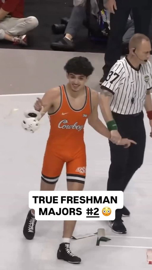 True Freshman Sergio Vega just majored #2 Brock Hardy 13-2 😳

#nationalduals sponsored by @paycomsoftware