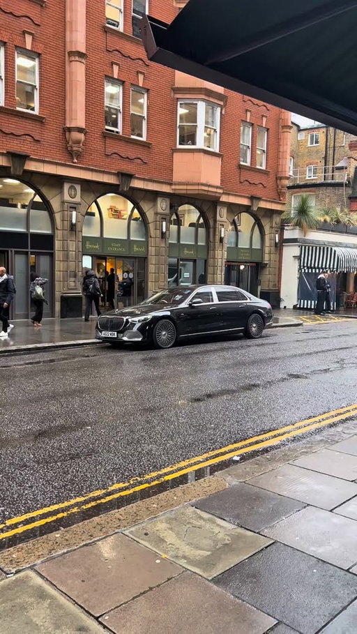 A quick stop at Harrods @otaa
#madeinitaly #italianluxury #bespoke #tailoring #privilegedlife #makemillions #otaa #london