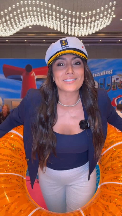 @carnival really said we’re bringing the lido deck to #Bravocon baby 🛳️🛳️🛳️Loved sitting poolside with all my fellow Carnival cruisers getting their takes on favorite Bravo vacay moments and more #Carnivaliscalling