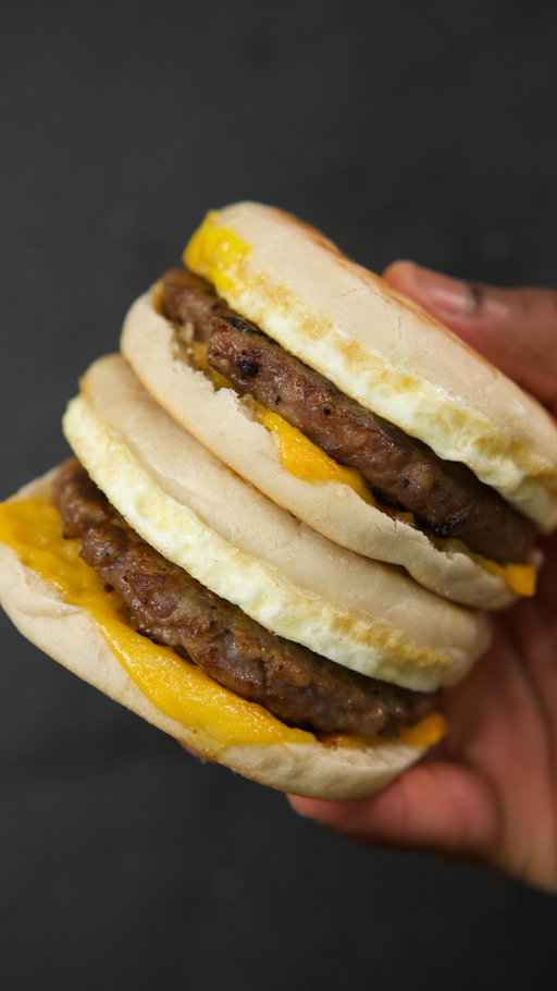 Quick & Freezer-Friendly Egg Muffin Sandwiches 

Mornings made better with these fresh egg, sausage, and cheese English muffin sandwiches ready in minutes with the Hamilton Beach Dual Breakfast Sandwich Maker 🍳🍞 @hamiltonbeach #sponsored 

Ingredients - 
4 English Muffins 
4 Slices Cheddar Cheese 
4 PreCooked Sausage Patties 
4 Large Eggs 
——————
Tools Needed - 
Vegetable Oil Spray 
Parchment Paper 
———————————-
https://www.thatsavagekitchen.recipes/recipes/egg-muffin-breakfast-sandwiches-(hamilton-maker)
————————————
#thatsavagekitchen #breakfast #eggs #englishmuffin #food #foodie #breakfasthack #mcdonalds #copycat #copycatrecipes #mcmuffin