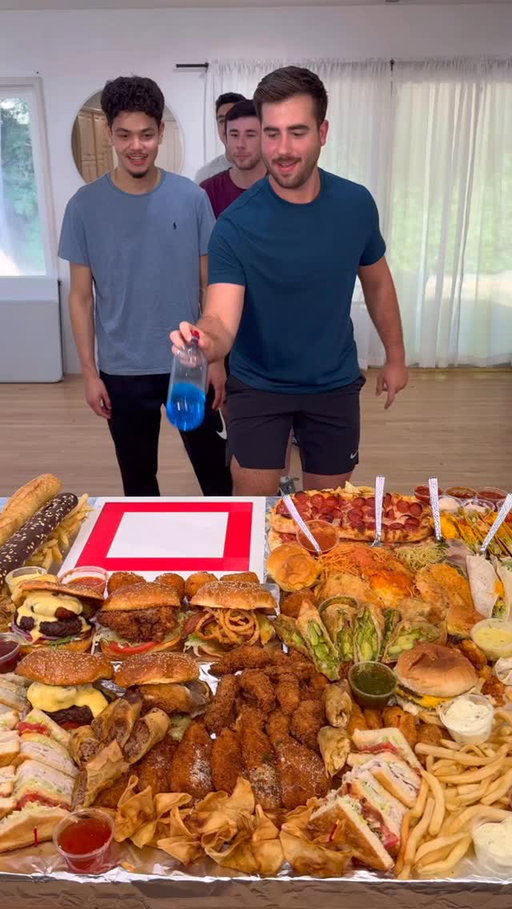 Send This To Someone Who You Can Finish All This Food With!🫣