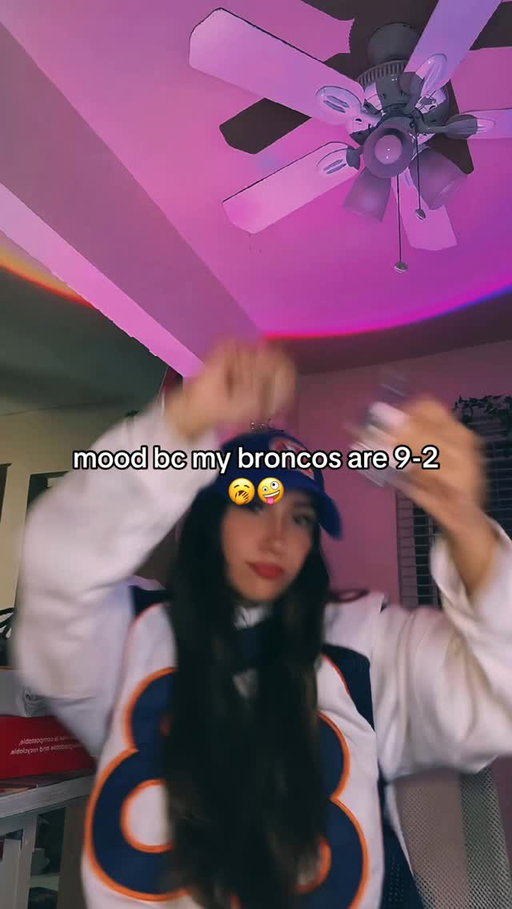 BRONCOS ARE NUMBER 1 BABY 🧡💙🐴 
•
•
•
#broncos#sportspodcast#sportsydesmadres#football#nfl#broncosfan#broncoscountry#denverbroncos#db4l#broncostillidie#afcwest#number1#superbowlbound#broncosnation#sportstiktok#sports#womeninsports#orangecrush#bonix