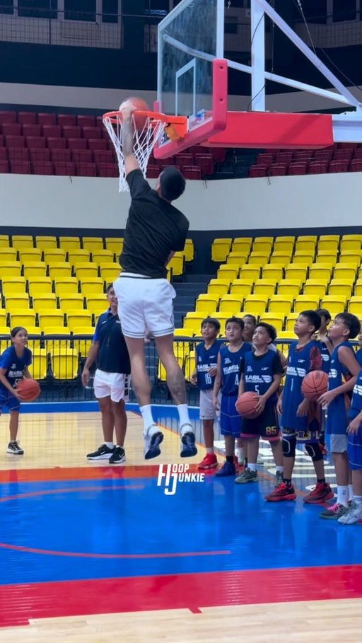 Raymond Almazan didn’t just dunk, he created a core memory 🥹🔥

Cebuano kids celebrated like winning a championship at the EASL Future Champions Camp 🫶