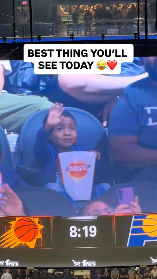 Lil man’s reaction to seeing himself is amazing. 😭🙌 (via @stillscrawny)