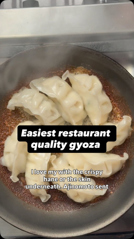 This gyoza makes its own crispy bottom.
I didn’t believe it, then I flipped it. @ajinomotous 

#cooking #ajinomotoUSPartner