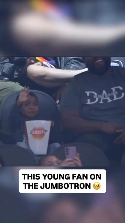 This moment during Thursday’s @suns game when a young fan gave the cutest wave to the Jumbotron! 🥹👋