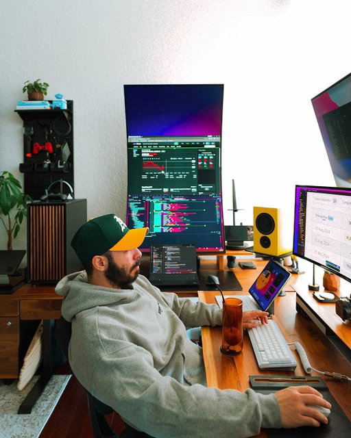 Heads-down kind of day 👨🏻‍💻🙇🏻‍♂️

A lot of new tech has been landing on my desk lately,
and I’m really excited to start testing everything and share it with you soon 🙏🏻🔥

But today’s just been me catching up on work
and getting these hi-fi mockups ready for a demo 💻

Hope you’re having a productive week too 👊🏼 💥

#CreativeProcess #HomeOfficeSetup #ProductiveSpaces #SamsungArk #DreamWorkstation #ContentCreatorLife #ProductDesigner