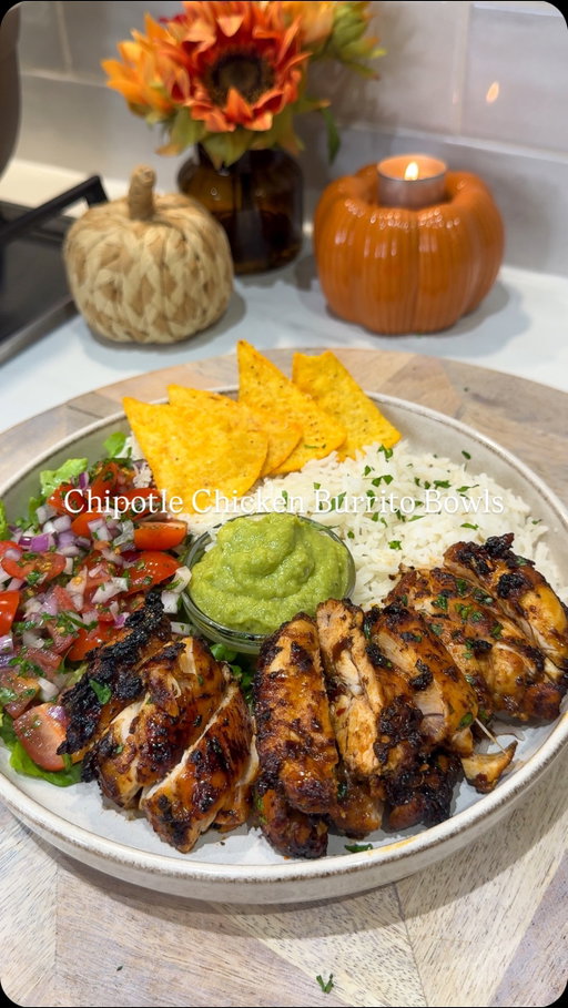 CHIPOTLE CHICKEN BURRITO BOWL

We LOVE Mexican food. This is one of my go to meals when I want something tasty & nutritious, but don’t want to spend ages cooking. 

Follow @kimberlys_journeyy for more recipes like this⤵️

For the chicken:
- 500g chicken thigh fillets 
- 25g chipotle paste 
- Handful fresh chopped parsley 
- juice of half a lemon
- 1tsp smoked paprika, garlic granules, oregano, cumin & cayenne pepper 

For the tomato salsa 
- half diced red onion 
- Tbsp chopped jalapeños 
- handful diced tomatoes 
- handful fresh parsley 
- pinch salt 
- juice of half a lemon 

To serve:
- pack microwave rice 
- 30g grated cheese 
- mashed avocado 
- Tortilla chips 

Add your chicken to bowl and mix with all the other ingredients, leave this to marinate for a bit and then cook, you can grill this or cook in the airfryer for 20 mins. 

Cook the rice as per packet instructions. 

Once everything is cooked just layer it all in a bowl.