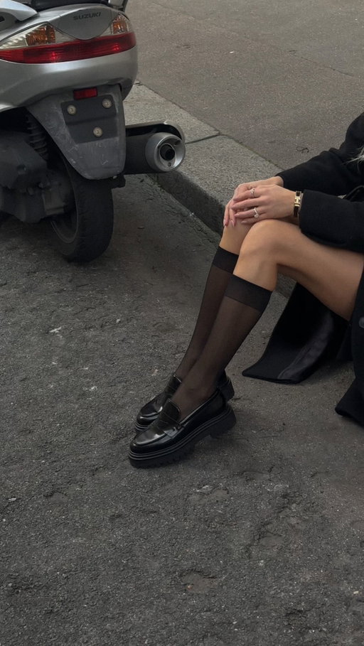 Running around Paris in the platform penny loafer @thursdays 

#outfitoftheday #loaferoutfit #loafers #allblackoutfit