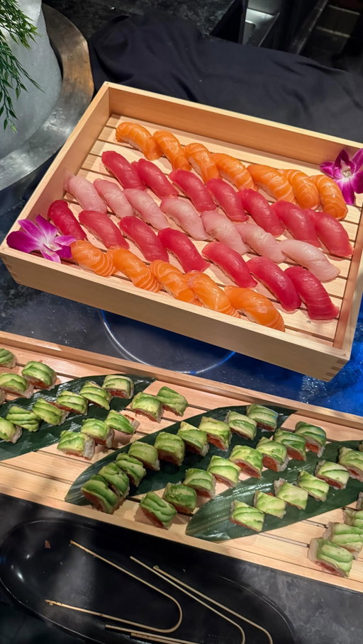 All you can eat brunch feast with unlimited sushi?!? Insane deal that rivals Nobu one in London👀🍣🍱

📍 @taodowntown 

#nycbrunch #allyoucaneat #nycsushi #unlimitedfood #sushi #taonyc #thingstodoinnyc #hiddengemsnyc #nycrestaurant