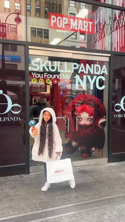 Checking out the new @popmart_us Skull Panda pop up in the city! 💕🥰 

Harper’s been obsessed with skull panda! 🐼 #popmart #skullpanda #nycpopup
