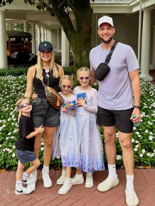 Disney World + a Disney Cruise is what Fall Break dreams are made of! Left the 2 year old stinker at home & lived it up with the DP squad! Thanks @disney! @waltdisneyworld @disneycruiseline 🚢