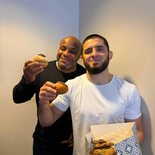 The secret of gaining weight 😂
If you want to gain  extra kilos, follow DC program.
Just one problem — he hates sharing his food 😅😅😅

Эксперт по набору веса @dc_mma 😅
Но едой он делится не любит
