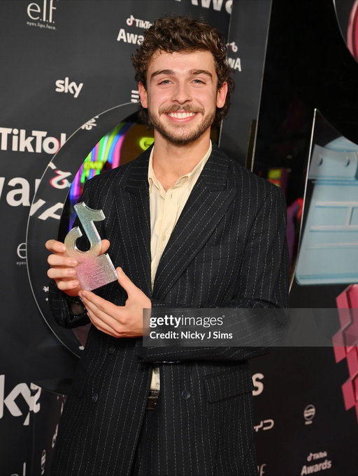 Just like when I was getting changed when the window cleaners were round a man with a ladder got the better of me. (Congratulations to @maxoklymenko, very well deserved).

I think even a nomination is insane to me let alone getting the secondary award for creator of the year. Life is a bit crazy right now and this year has been so overwhelming and I can only thank all of you for that. I’ve always wanted to make videos and I cannot wait to get back into the swing of things once I’m done shaking my hips. I appreciate all the support in everything I do, you guys are the best x

(Also, thanks to @percival_menswear for the cute fit)