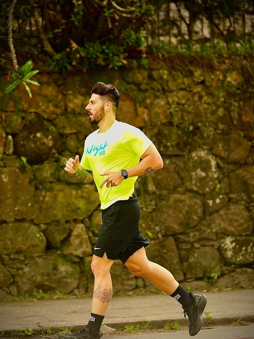 Prefere correr, ou um tiro na canela??? Kkkk peixe morre pela boca. Curtindo demais o esporte!!!