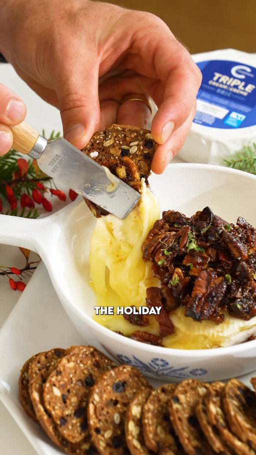 Holiday showstopper ✨ Baked Brie topped with a sweet + salty bacon date jam made with @compliments_ca Triple Cream Brie. Soft, creamy, and pure indulgence — more buttery than butter itself. Proudly made in Canada with domestic and imported ingredients.
Perfect for your holiday table, alongside all your favourite Compliments holiday treats.
@Compliments_ca @Sobeys #ComplimentsHoliday #Sobeys #Compliments #Complimentspartner