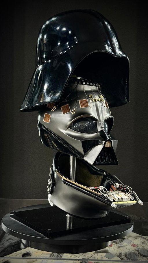 Darth Vader Reveal Helmet from Return of the Jedi by @efx_collectibles is mind blowing! This was scanned at the Lucasfilm archives to make this 1:1 movie accurate helmet prop-replica!  This is a Legend Edition that will be limited to 350 and will retail for $2699 (payment plan will be available). Preorders begin Friday November 21 at 12PM EST.  Full review video is up now! 📺

#darthvader #darthvadercosplay #darthvaderhelmet #darth #starwars #returnofthejedi #starwarsprops #starwarsreplicas #efxcollectibles