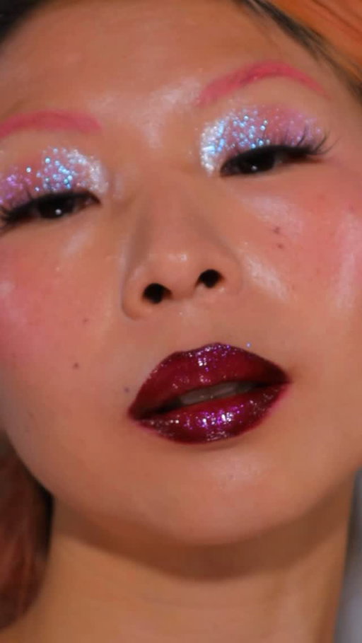 My sparkle prayer has officially been answered ✨ I know I’m late to the viral jelly highlighter stick but… omg. I wish I’d tried it sooner. I was not prepared for this level of sparkle — 10/10 eye-catching!

@joocyee_official jelly highlighter stick - iridized violet* pr