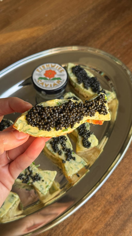 caviar & herb butter brioche fish toasts!!!! 🧈🍞

because you should be eating obscene amounts of bread, butter, and caviar on thanksgiving!!!!!! and what in the world is better than lil toasted fish-shaped brioches topped with herbed butter and @fishwife caviar? absolutely nothing!!!! 🍾

the most decadent and delicious appy on your holiday table, trust!!!!!! 😘