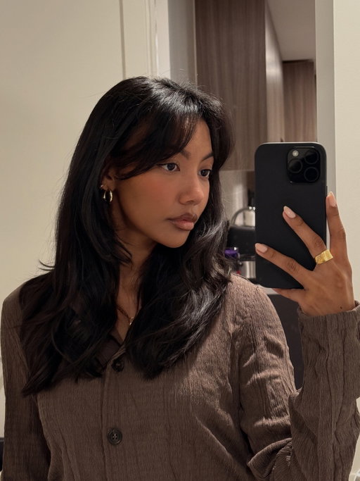 THE BANGS ARE SOOOOOO BACK @nicolasfloreshair @florelosangeles 

#curtainbangs #butterflycut