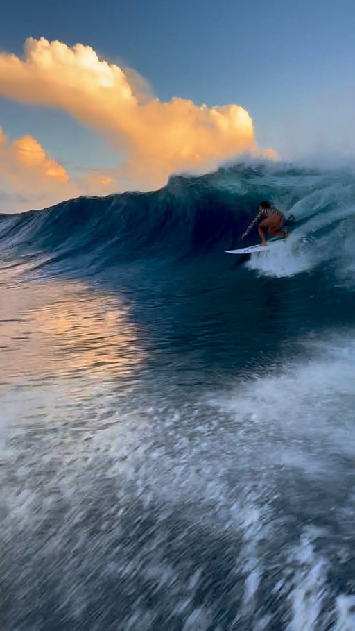 Afternoons like this.💓💫 Atardeceres mágicos. @maxxxenergy 
Steps with the best @bennywilson 🤝 @namotuisland