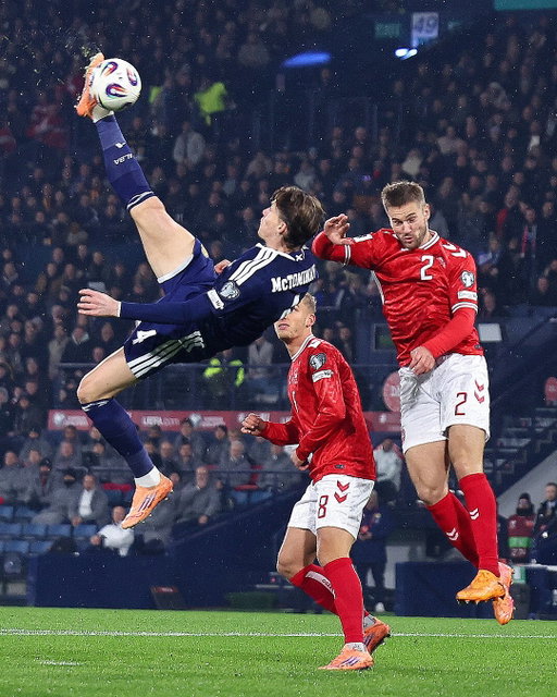 Scott McTominay, that is INCREDIBLE 🤯🤯

#WCQ