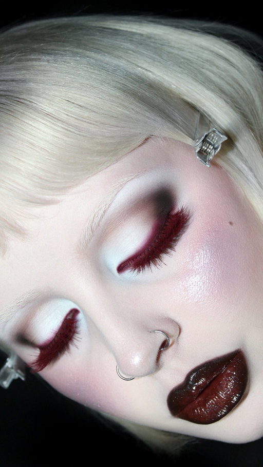 I seriously can’t put this Rotten palette down⋆˙⟡🗝️

Using shades: Histo, Ulo, Oxygen, Damp, + Marrow to complete this look. All other product details in my previous post xoxo 

#falleyeshadow #rotteneyeshadowpalette #matteeyeshadow