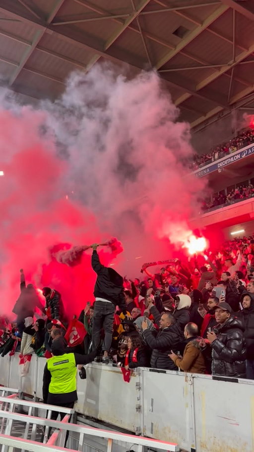J’ai jamais vu ça de ma vie pour un match amical d’une sélection nationale 😭

À Lille, la Tunisie affronte le Brésil pour se préparer pour la CAN et la Coupe du monde 2026. Et là, les Tunisiens ont ouvert le score grâce à Mastouri. Tema l’ambiance ! Avec @kappa_sport 🫶

#football #tunisie #bresil #lille
