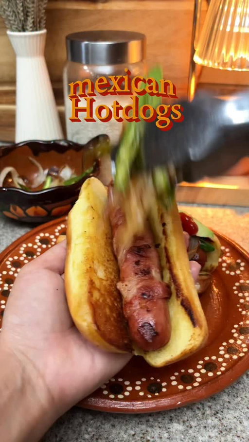 Mexican hotdogs using @fudusa bacon. 😮‍💨 10/10 and it’s my go-to dish 🌭 

#mexicanhotdogs #recetasmexicanas #reels #recetasfaciles #recetascaseras #explore #sopitaseason #easyrecipes #paratii