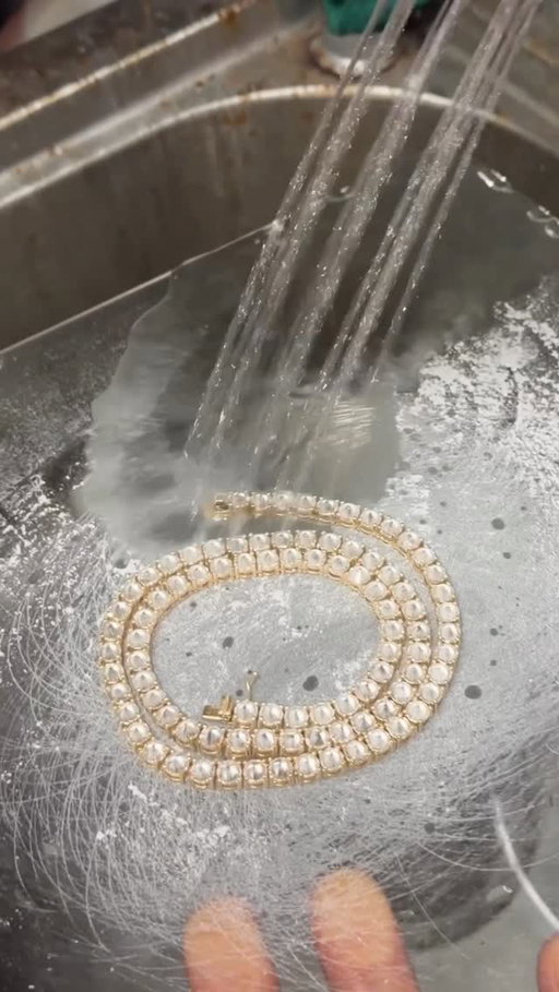 The worlds first chain that can turn glass back into sand. Search upside in Traxnyc.com @danny.trax @ahmedtrax !