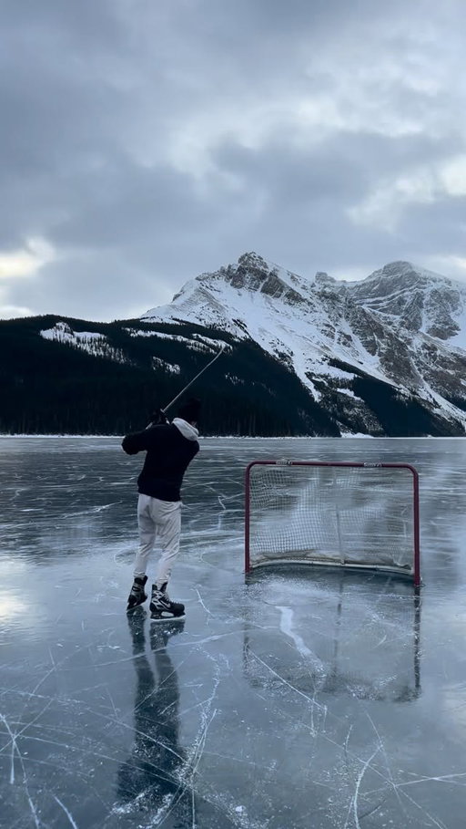 Who knew hockey could be art?🎨

•

•

•
#hockey #hockeyplayer #hockeyreel #odr #odrheaven #outdoorrink #banff #banffnationalpark #wildice #explorealberta