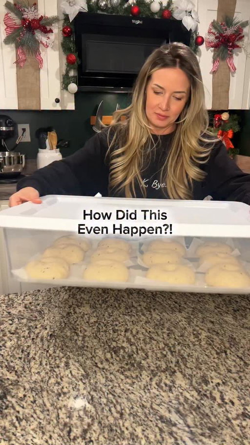 Somehow I ended up with a whole crowd watching little hot mess express me bake in my basic little kitchen... but no matter what...I’m still gonna be myself 🤷🏼‍♀️
I curse, my hair’s down, but the recipes are always free. If that’s not your vibe, keep scrolling.

But if you want sourdough that slaps and a creator who’s more tequila than tea, welcome home 😌✨

Follow if you’re not easily offended… and if you already do, the everything bagel recipe drops tomorrow. K bye 💋

#sourdoughlife #bakerhumor #breadtok