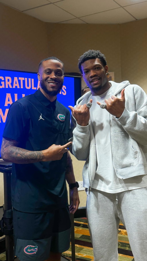 Special delivery for Alijah 💍

Coach Taurean Green flew up to surprise Alijah with his 2025 National Championship ring today