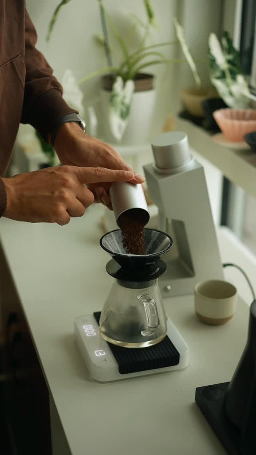 Lunch break brew time ☕️ 

Brewing some La Cabra beans with the UFO dripper today, a great combination! 
-
-
-
-
Specialty coffee - pour over brew bar - home cafe brewing - cozy coffee corner - home body brews - coffee shops - London apartment living - interior design inspo - house plants - coffee roaster 

#coffee #homebarista #pourover #cozyhome #homebody #homecafe #specialtycoffee #apartmentinspo #homebrew #baristadaily #brewbargoals #coffeecorner #brewbar #filtercoffeenotpeople #manualbrewonly