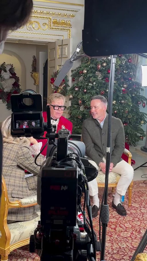 @shawnkillingerqvc gives the inside scoop on the new holiday scents from @eltonjohn x @slatkinandco Woodside Collection as we get ready for our big day! 🔎🎄🕯️Tune in 11/22 to watch @eltonjohn, @davidfurnish & @harryslatkin LIVE on QVC as they share something extra special that you won't want to miss! ✨ ​

P.S. You can also stream for FREE on @qvchsnplus 😉 ​