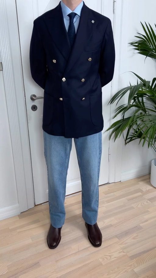 How to dress like style icon Ralph Lauren 👌I didn’t have the exact boots he’s wearing, so I went with classic Chelsea boots instead👏 Let me know what you think of this outfit!? 

#menswear #mensstyle #mensfashion #menssuit #smartcasual #ralphlauren #ralphlaurenstyle #oldmoneystyle #jeansandblazer