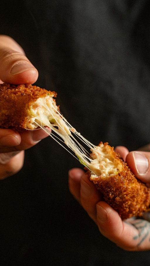 these viral crab rangoon mozzarella sticks might be even better than the original

comment save, and i’ll send you the link to the printable recipe directly to your DM’s!

https://feedthepudge.com/crab-rangoon-mozzarella-sticks/