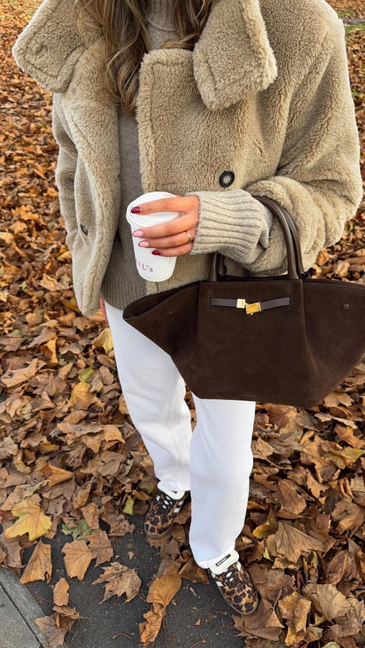5 outfits you can wear to the pub this autumn/winter that are still cute 🍷 Comment ‘SHOP’ and I’ll send outfit links straight to your DM’s 🫶🏻 Which pub outfit is your favourite?

https://liketk.it/5zsLV

pub outfit , pub outfit inspo , pub outfits winter , autumn outfit inspo , winter outfit inspo