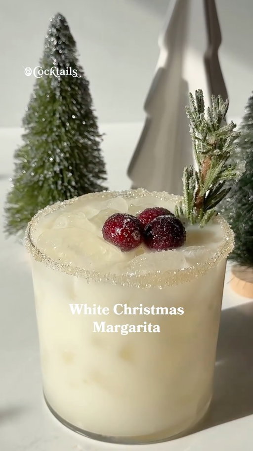 I’m dreaming of a white Christmas…margarita. 🎄

-1.5 oz. tequila
-1 oz. coconut milk
-1 oz. coconut water
-1/2 oz. triple sec or orange liqueur
-1/2 oz. lime juice
-sugared rosemary & cranberries

#christmas #whitechristmas #margarita #christmascocktails #holidays