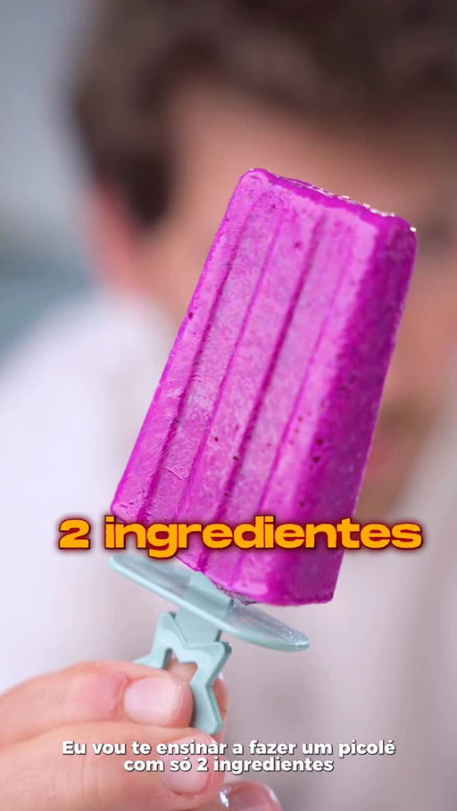 SORVETE COM 2 INGREDIENTES! 🍦

Meu parceiro Leozinho queria muito um sorvete, mas, infelizmente já tinha acabado.. porém, como eu sou um ÓTIMO AMIGO resolvi esse problema rapidinho! 😉

Nossa receita da vez cai muuito bem nesse calor e leva apenas 2 ingredientes! Pra fazer o sorvete de pitaia, é só bater a polpa da fruta com 3 colheres de leite ninho, que vai dar a cremosidade que precisamos, até ficar homogêneo. Você também pode misturar com outras frutas, como morango ou banana, trazendo um outro sabor para o picolé. Depois, é só adicionar nas forminhas e levar pro congelador até endurecer! 🧊

Além de delicioso, a cor disso fica incrível! Isso por conta da pitaia ser uma fruta super pigmentada, o que pode manchar o esmalte dos nossos dentes, deixando eles mais amarelados. É por isso que eu tenho como aliado Sensodyne Clinical White, que deixa os dentes até 2 tons mais brancos sem agredir o esmalte, enquanto protege contra a sensibilidade. O combo perfeito pra curtir esse sorvete sem preocupação!

#publi
