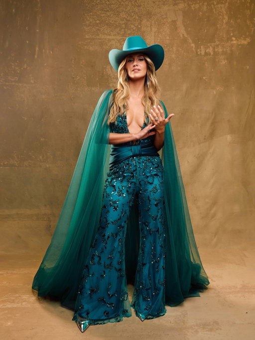 Hosting the #CMAawards tonight… hitting the carpet before I start herding the cowboys 🤠